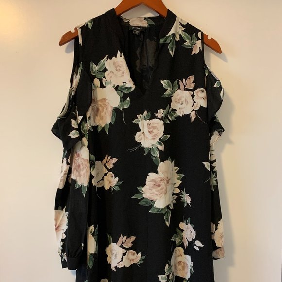 Le Chateau Cold Shoulder Floral Print Dress - Picture 3 of 15